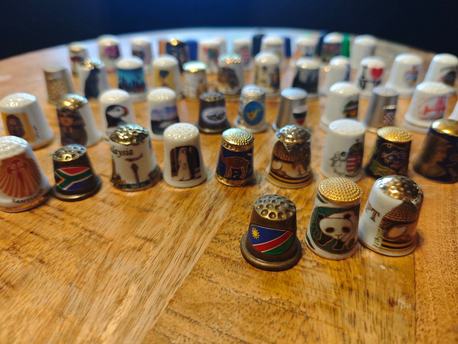 58 vingerhoedjes van overal van de wereld, Verzamelen, Ophalen of Verzenden