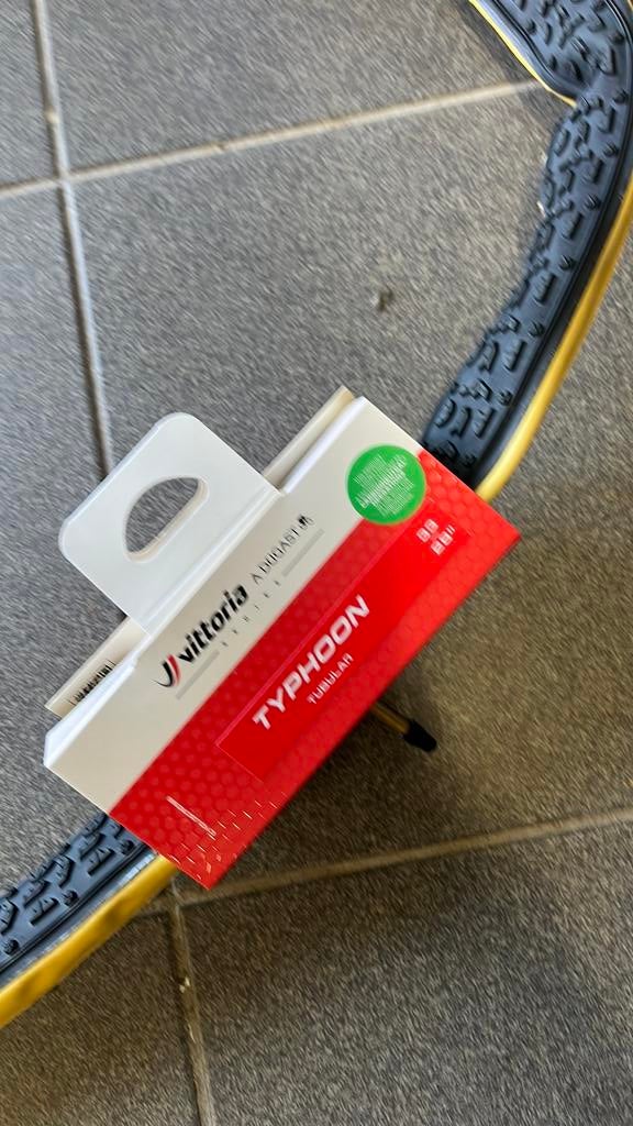 Dugast (Vittoria) Tubular Typhoon 33mm, Fietsen en Brommers, Ophalen of Verzenden, Nieuw, Racefiets, Band