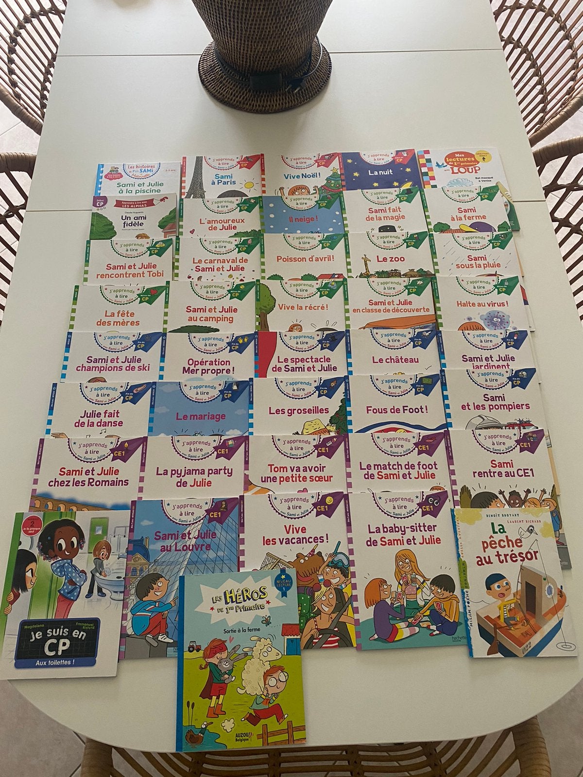 Livres j apprends à lire avec sami et julie 10 titres 25€, Hobby en Vrije tijd, Spaarzegeltjes, Ophalen of Verzenden