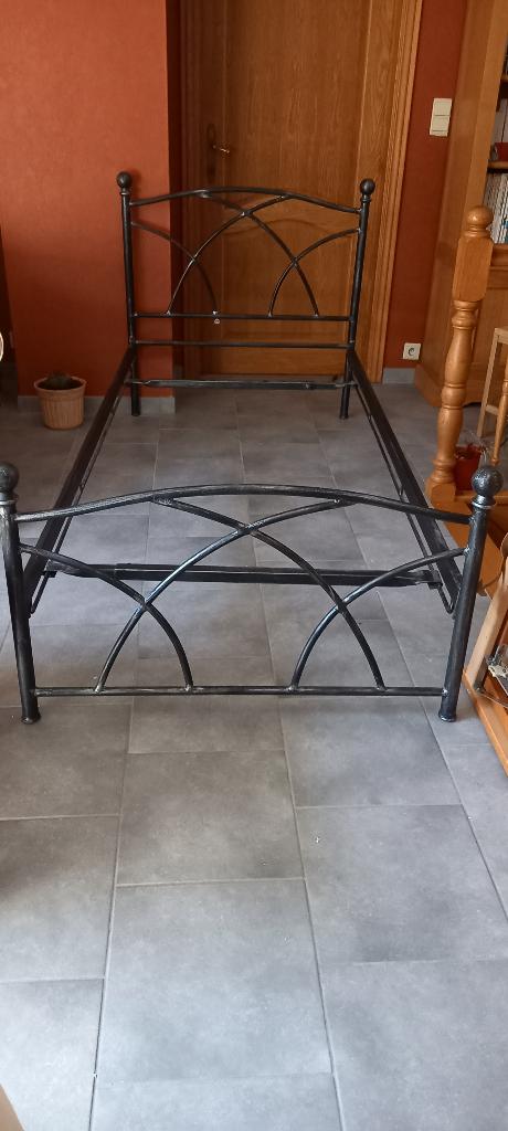 LIT FER FORGE  + SOMMIER, Enlèvement, 200 cm