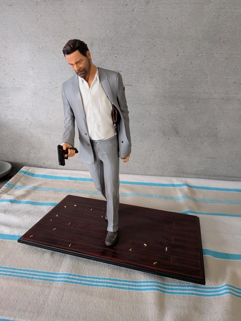 Max Payne 3 Figurine, Enlèvement