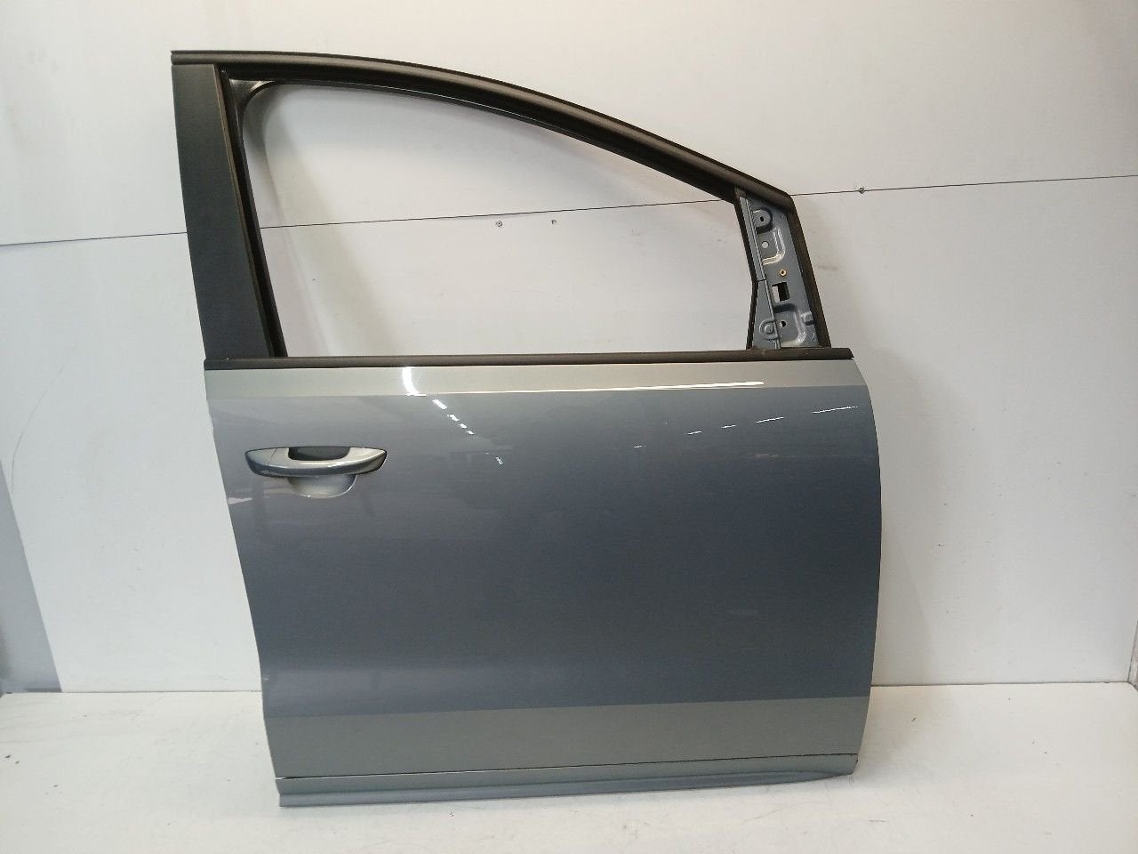 Portier rechts voor Volkswagen Sharan, Onderdelen@venauto.nl, Van der Ven Autorecycling B.V., Gebruikt, Ettenseweg 76, 4706 PB Roosendaal, The Netherlands