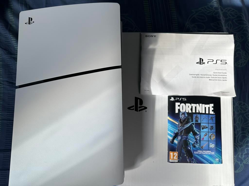 Ps5 slim à vendre 3mois d’utilisation+carte cadeau fortnite, Enlèvement, Comme neuf