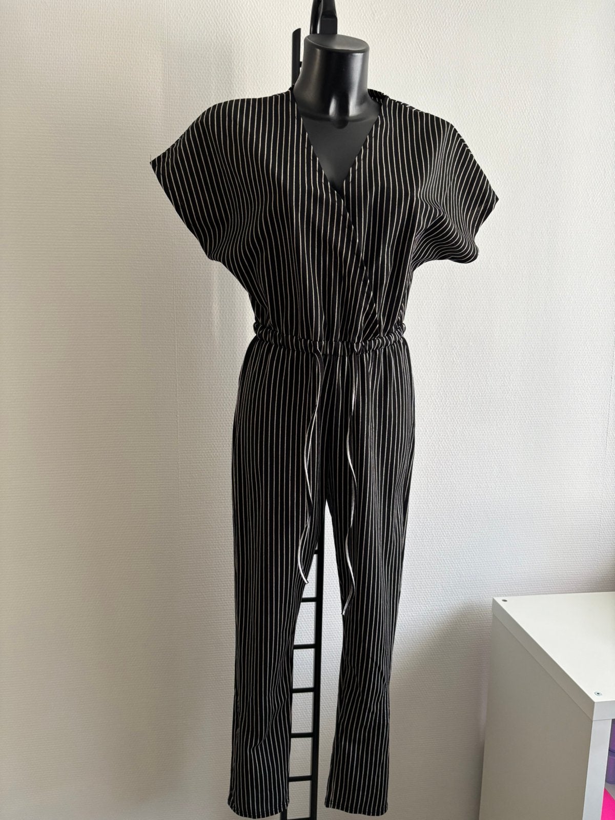 Nieuwe jumpsuit, Kleding | Dames, Jumpsuits, Ophalen of Verzenden, Nieuw, Maat 36 (S), Zwart