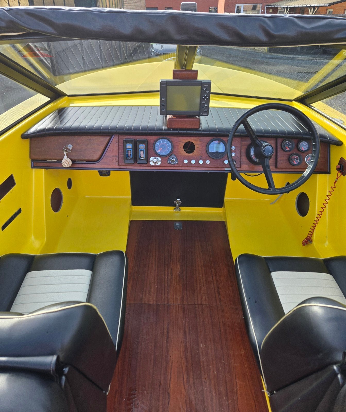 Bateau à moteur, Sports nautiques & Bateaux, Bateaux à moteur & Yachts à moteur, Comme neuf, Polyester, Essence, Moteur in-bord