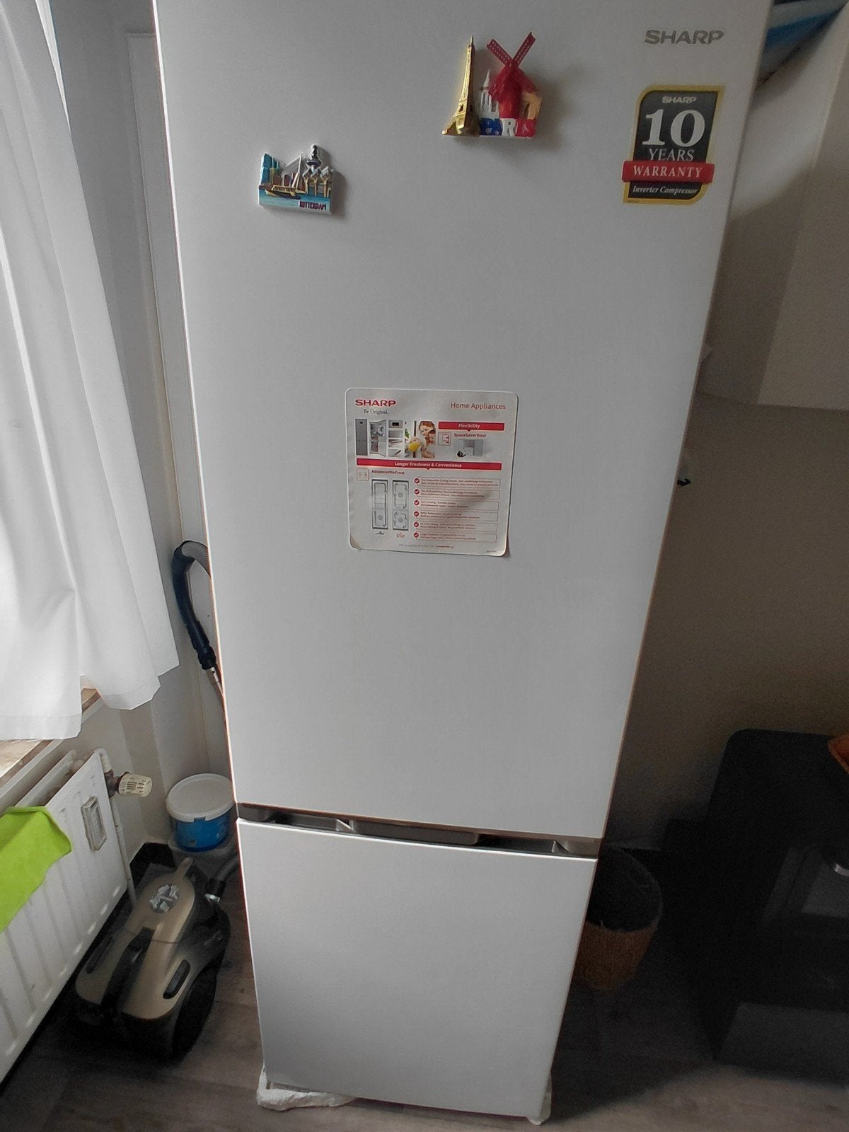 sharp no frost refregirateur tout neuf, Enlèvement, Comme neuf, Avec compartiment congélateur