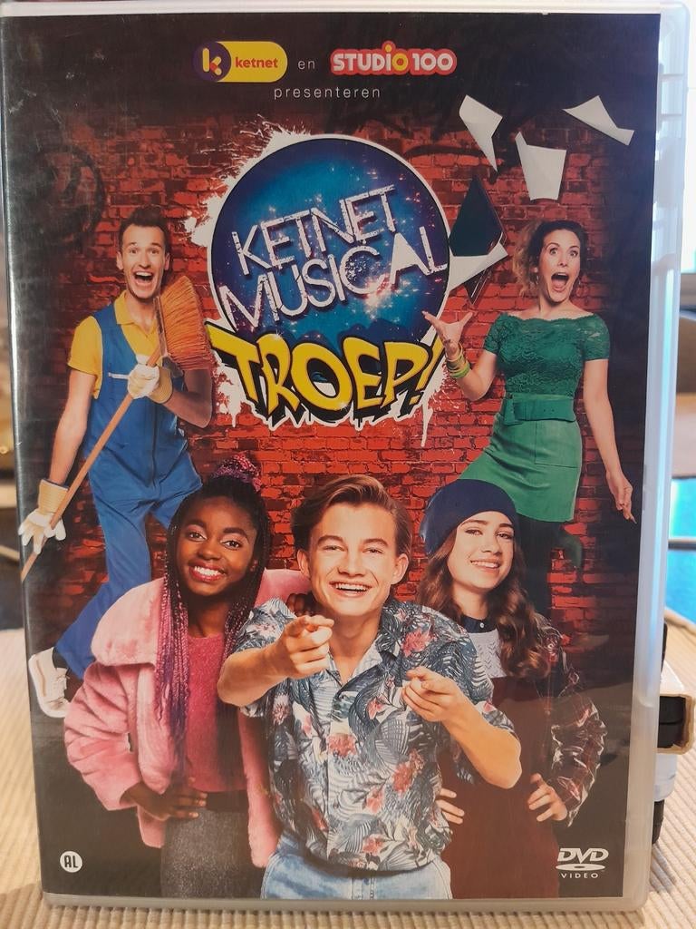 Ketnet musical TROEP! (studio 100), CD & DVD, DVD | Enfants & Jeunesse, Enlèvement ou Envoi, Tous les âges, Comme neuf, Autres genres