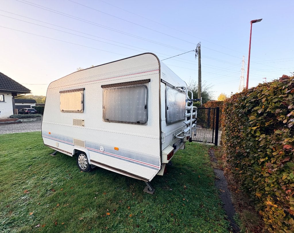 ADRIA OPTIMA 400, Caravanes & Camping, Jusqu'à 4, Coin salon convertible, Auvent, Particulier