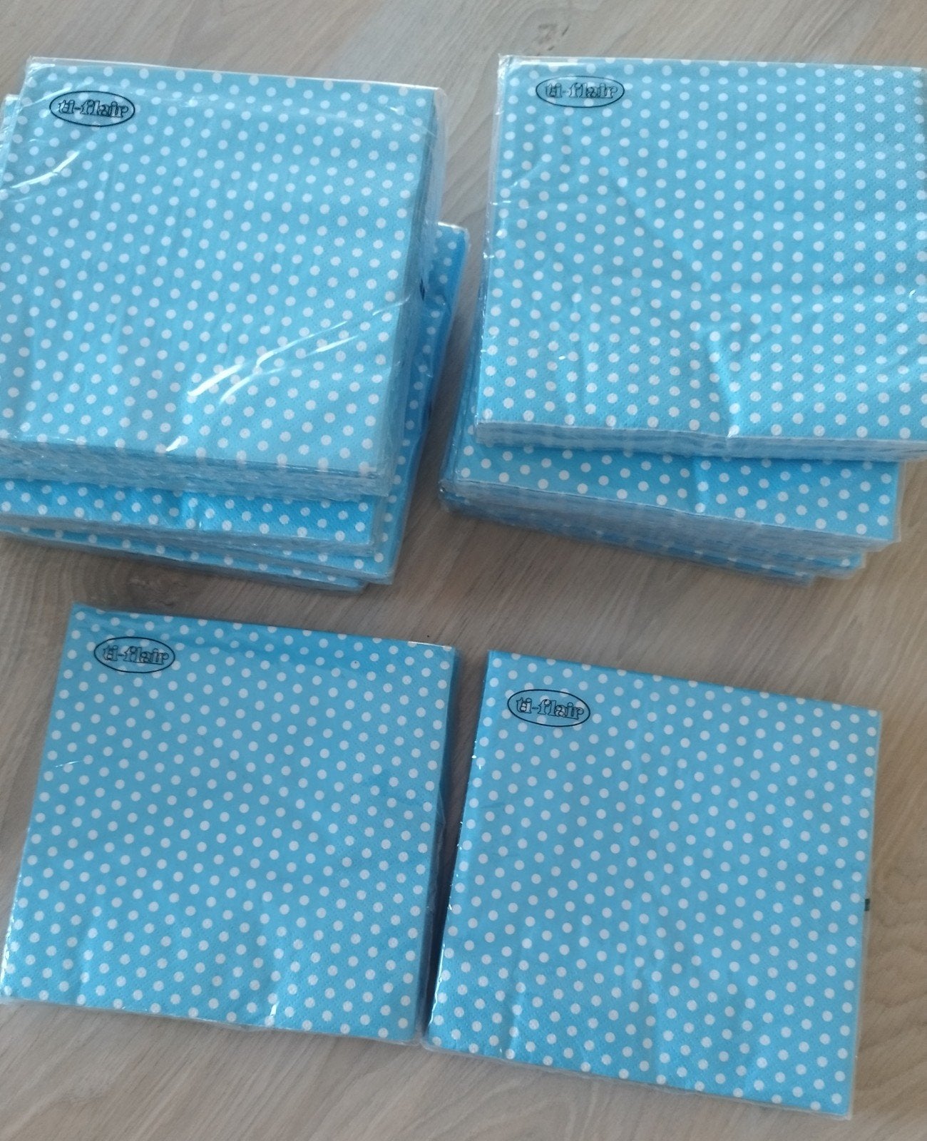 12 paquets de 20 serviettes bleu ciel pois blancs déco table, Enlèvement, Neuf, Décoration