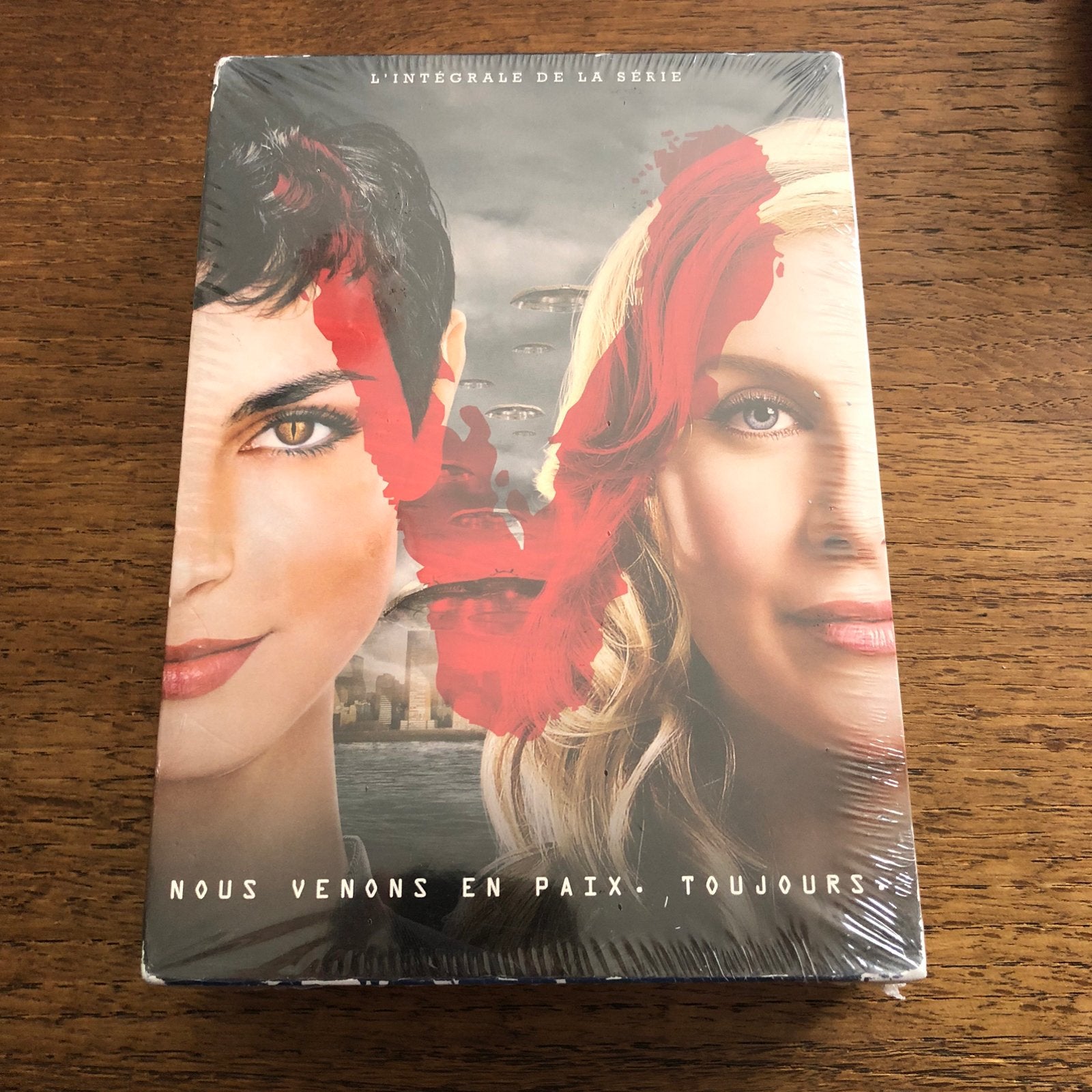 DVD L'intégrale de la série V, CD & DVD, DVD | TV & Séries télévisées, Saison 1, Enlèvement ou Envoi, Anglais, Tous les âges