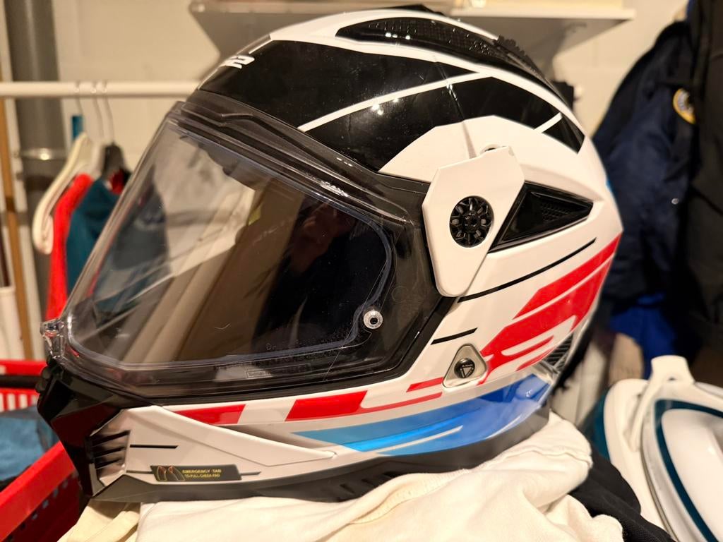 LS2 Pioneer II motorhelm, Motoren, Ophalen