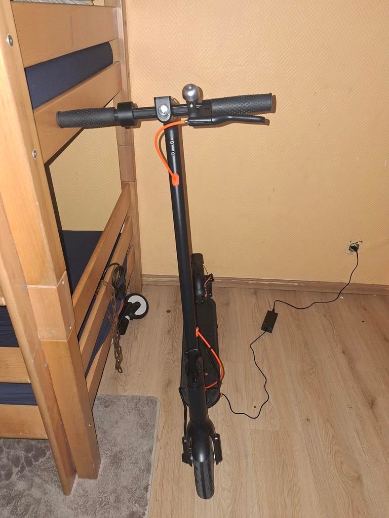 Trotinette electrique presque neuf avec 2 cadenas ️, Enlèvement