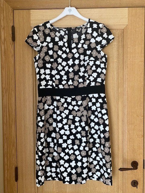 Robe légère et élégante Caroline Biss, Vêtements | Femmes, Taille 38/40 (M), Enlèvement ou Envoi, Au-dessus du genou, Comme neuf