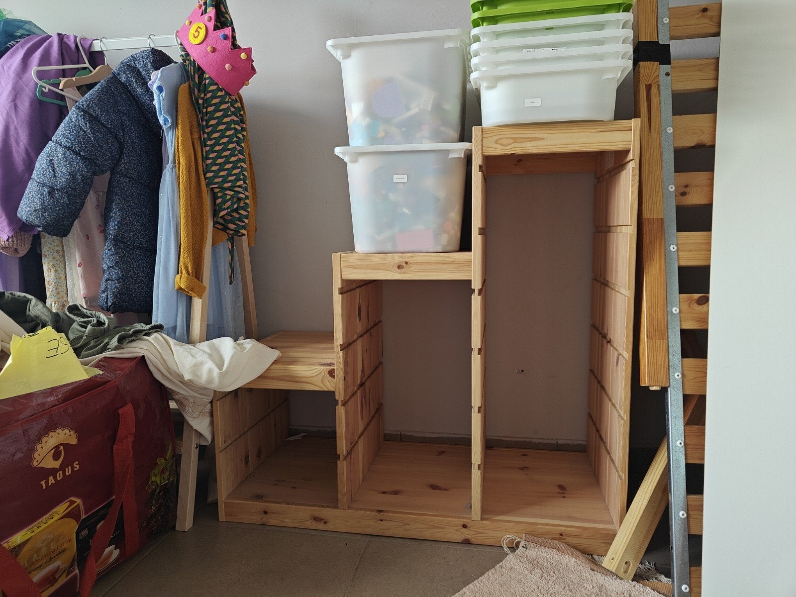 Trofast Ikea kast uit hout plus 6 platte bakken, Ophalen