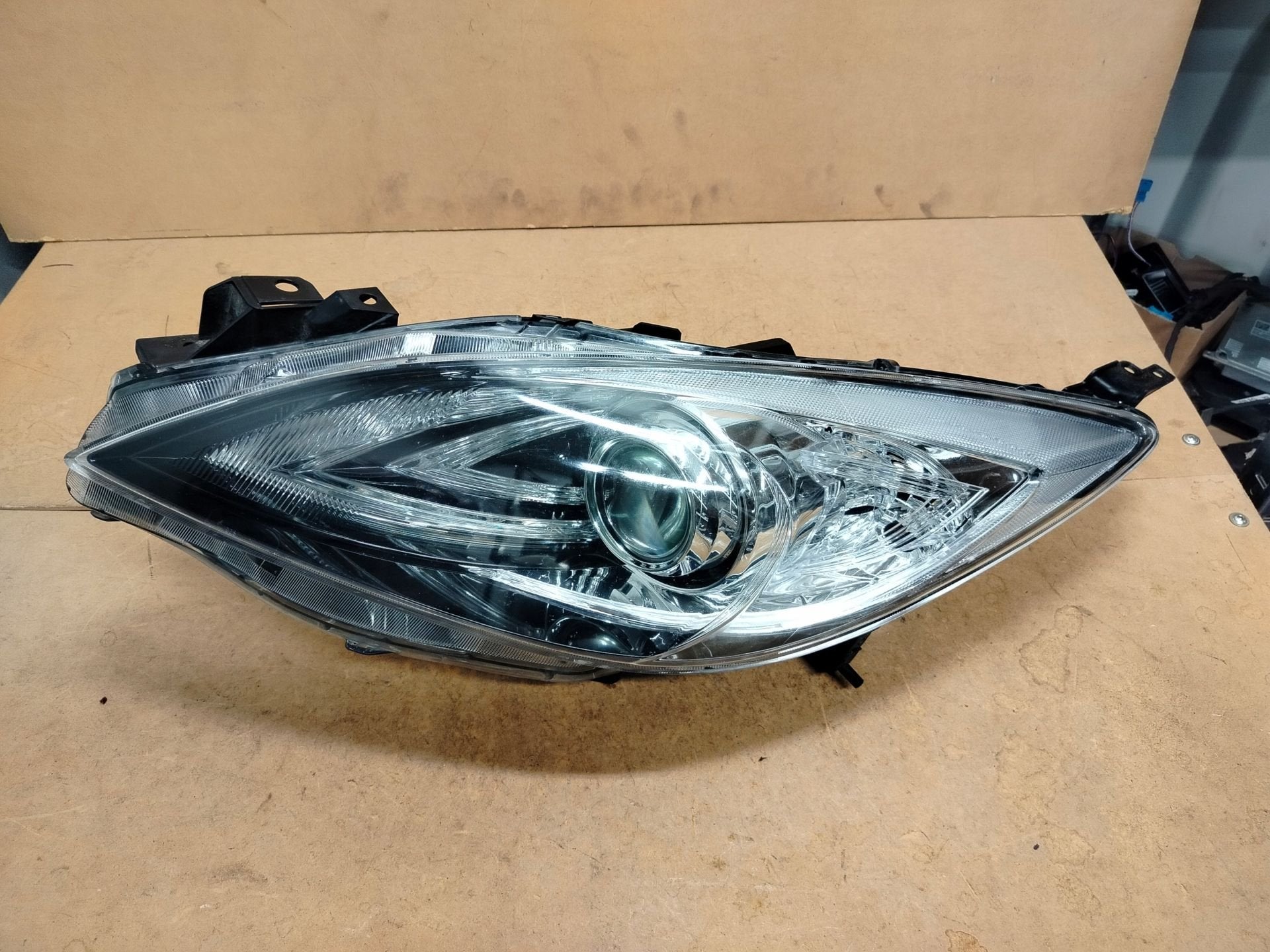 Phare gauche Mazda 3 II BL, Shinchi, Fuchu-Cho 3-1
730-8670  Hiroshima, Mazda Motor Corporation, Info@mazda.co.jp, Mazda