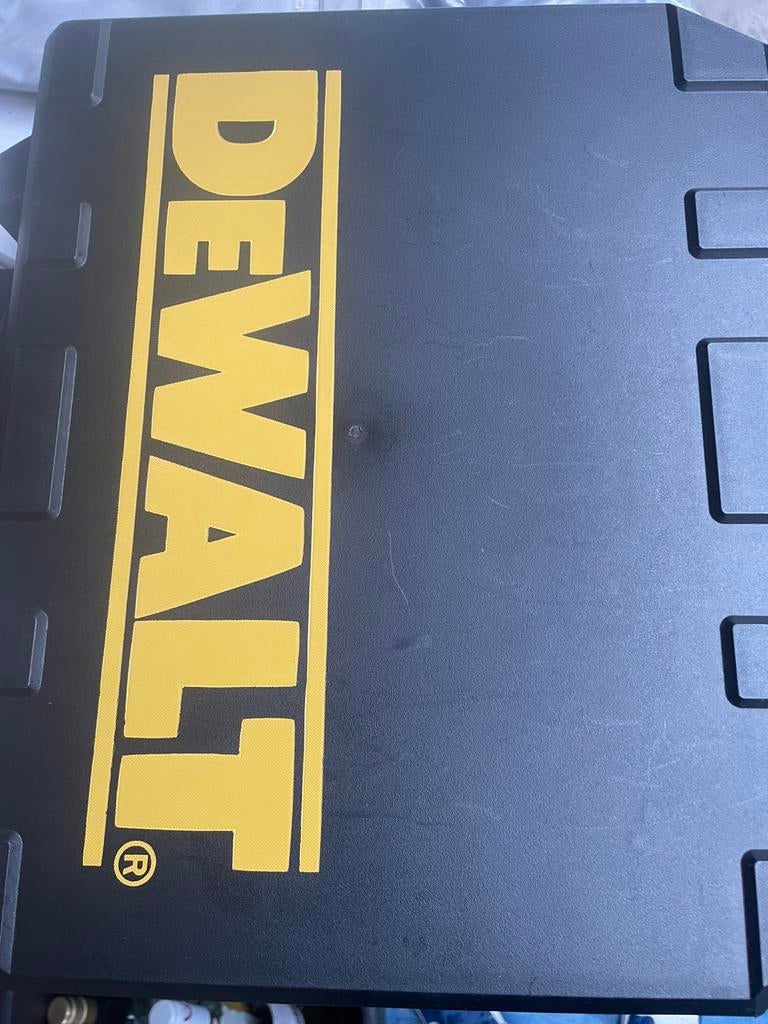 Dewalt, Enlèvement, Utilisé
