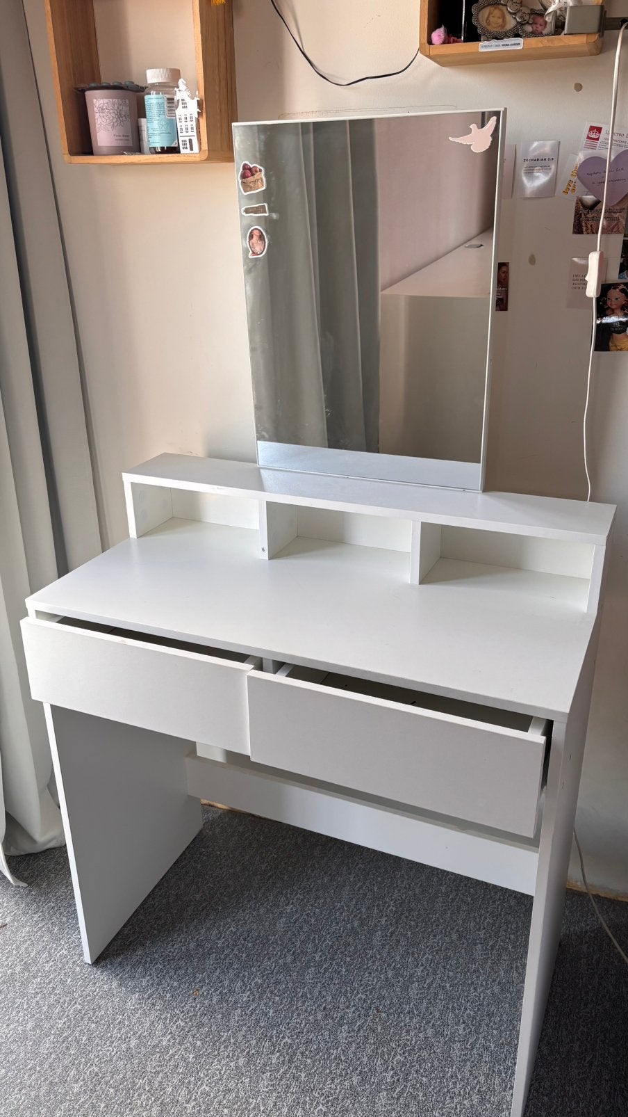 Make up tafel met spiegel, Enlèvement