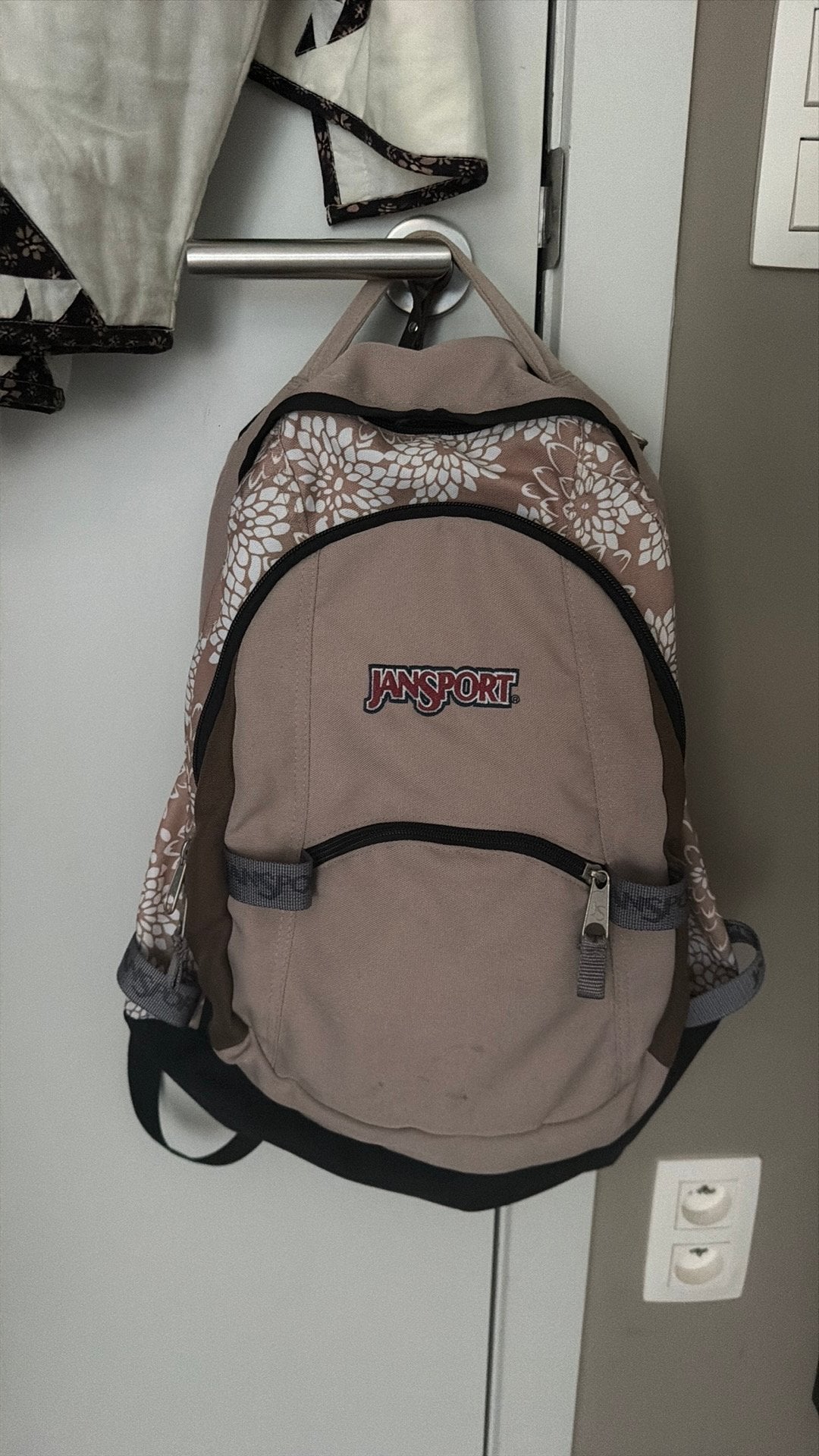 Mooie Jansport rugzak in bloemenpatroon, Handtassen en Accessoires, Tassen | Rugtassen, Ophalen, Gebruikt