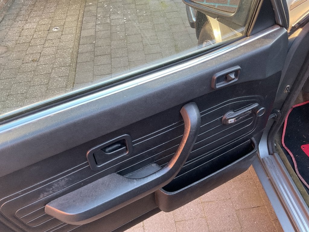 BMW 520i Handgeschakeld 1982, foto 3
