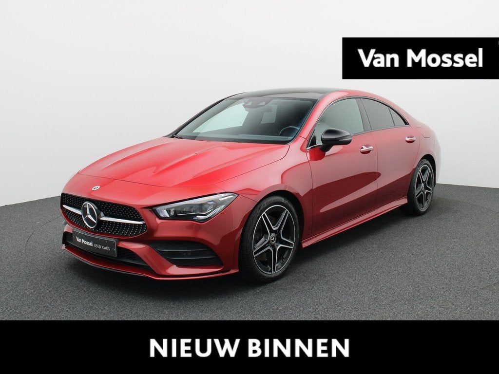 Mercedes-Benz CLA 200 AMG Line Coupé + PANORAMISCH DAK + MU, Stof, Zwart, 4 cilinders, 715 kg