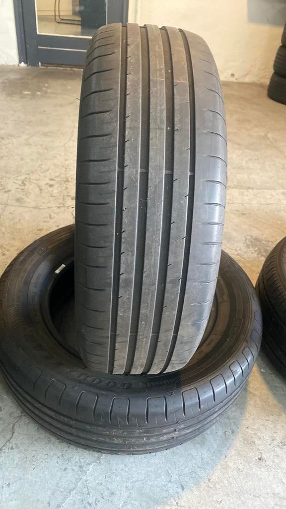 215/65/17 merk goodyear met monteren per stuk 45 eur, Autos : Pièces & Accessoires, Commande, Enlèvement