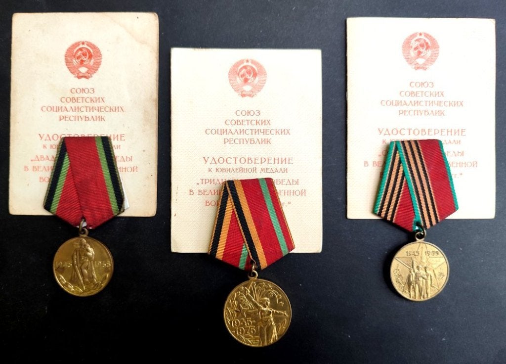 3 Sovjet veteranenmedailles en bijhorende oorkondes!1965-85, Verzamelen, Ophalen of Verzenden, Lintje, Medaille of Wings