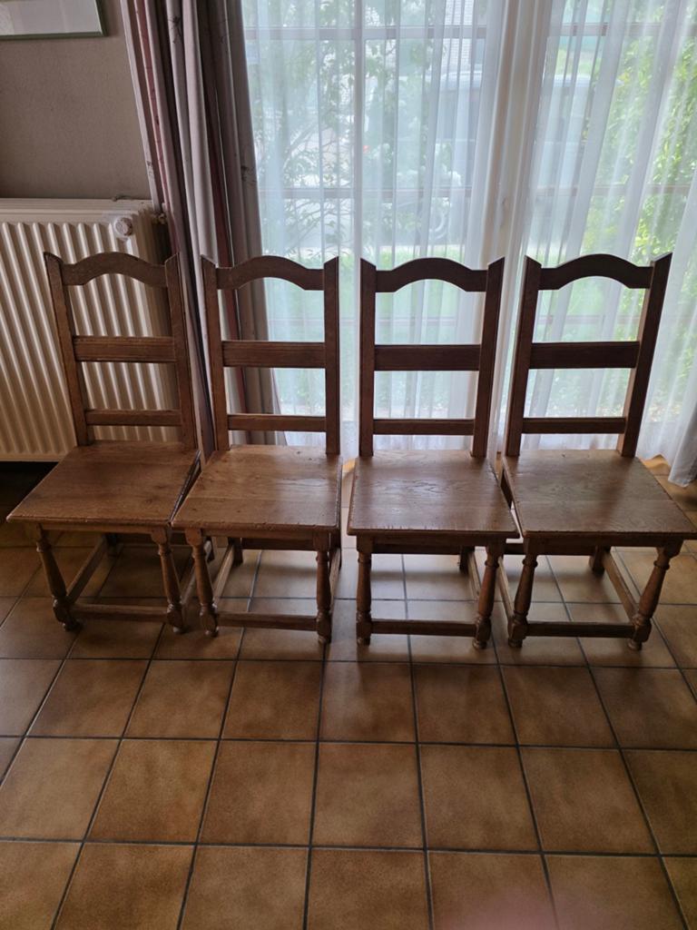 Chaises en chêne, Enlèvement