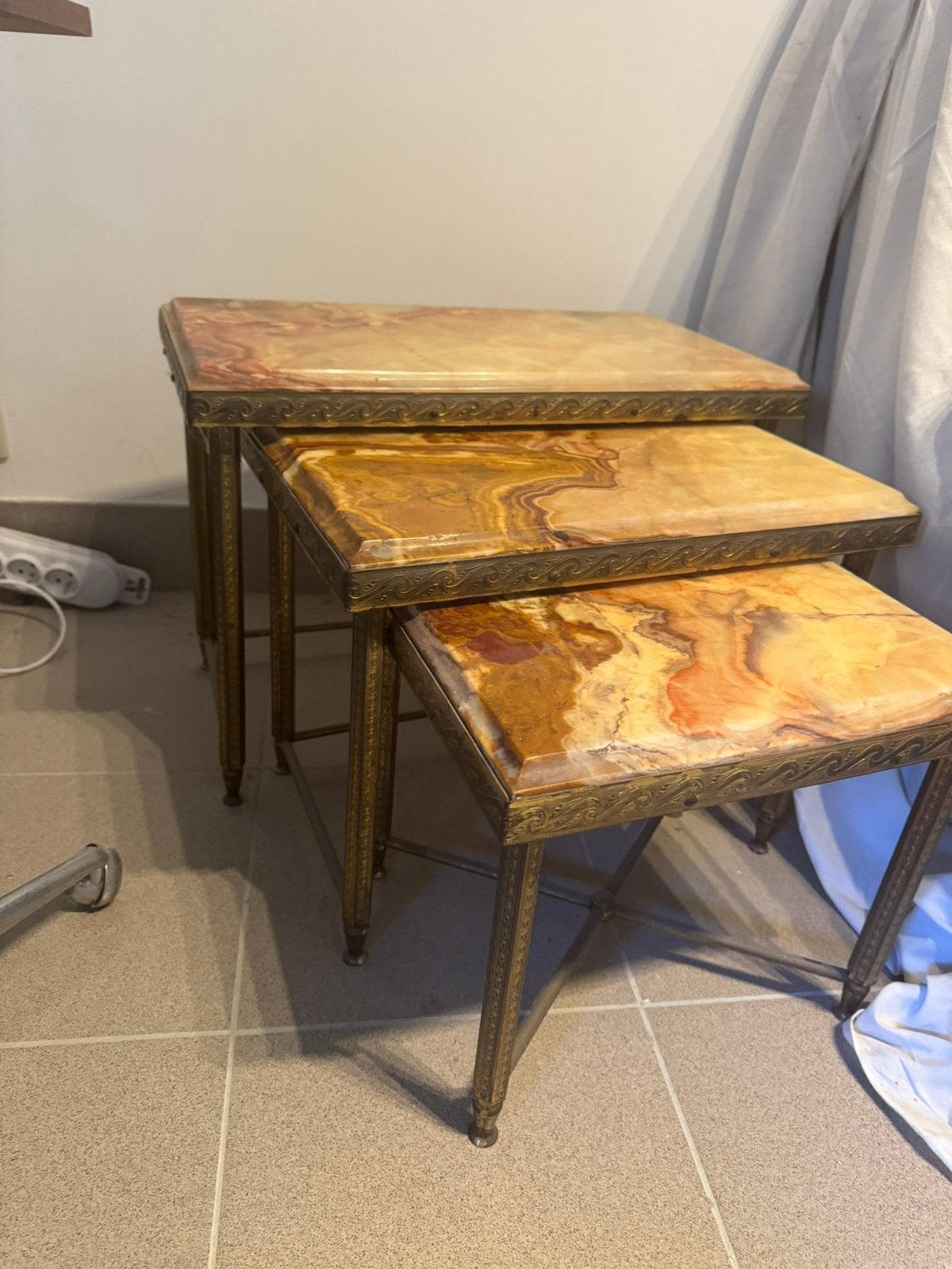 Complete set onyx tafels – salontafel + 3 nesteltafels, Ophalen