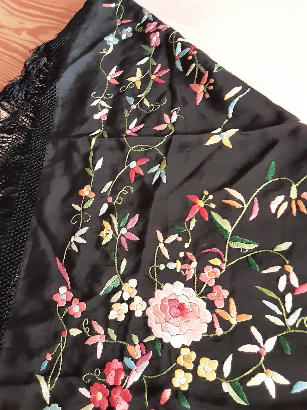 foulard flamenco en soie brodé à la main, Enlèvement, Neuf