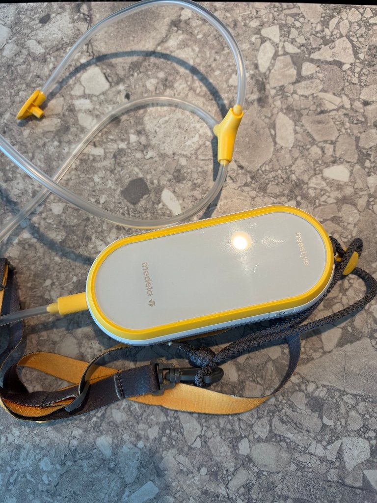 Medela Freestyle draadloze borstkolf - zo goed als nieuw, Kinderen en Baby's, Ophalen, Medela, Borstkolf, Zo goed als nieuw