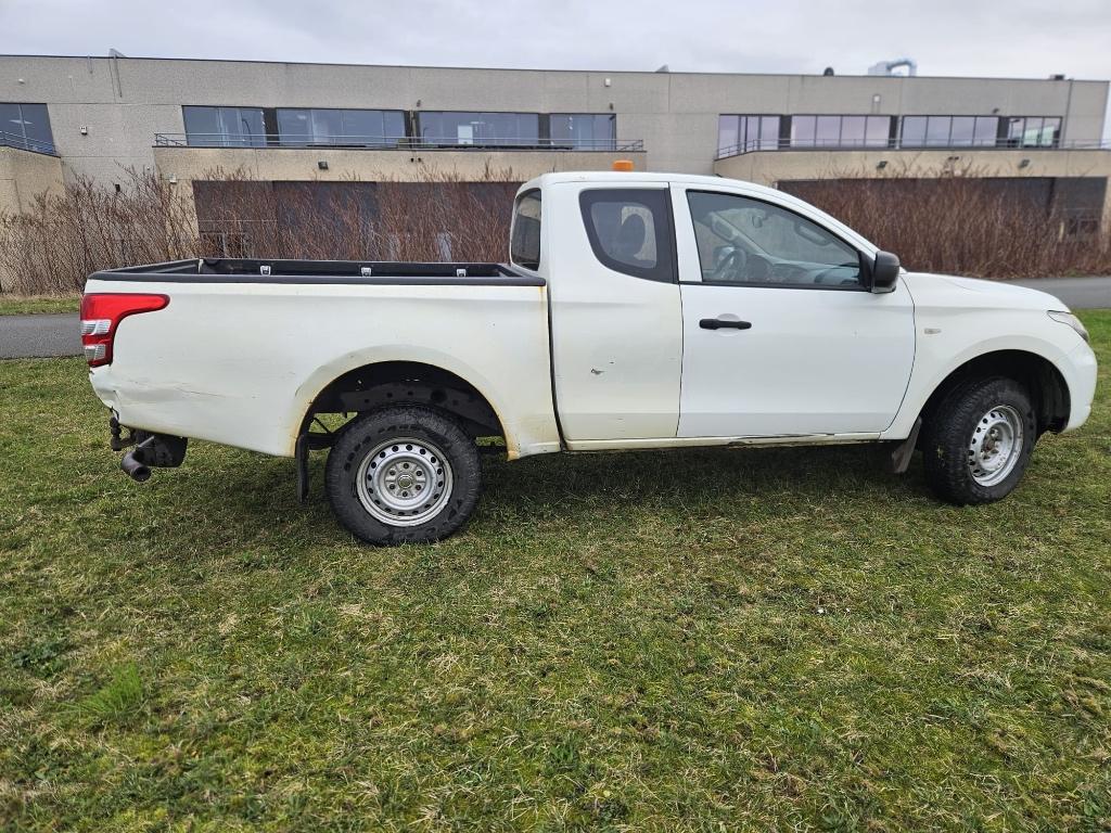 Mitsubishi L200  4 x 4. 106.000km, Auto's, Mitsubishi, 4 cilinders, Wit, Start-stop-systeem, 2442 cc