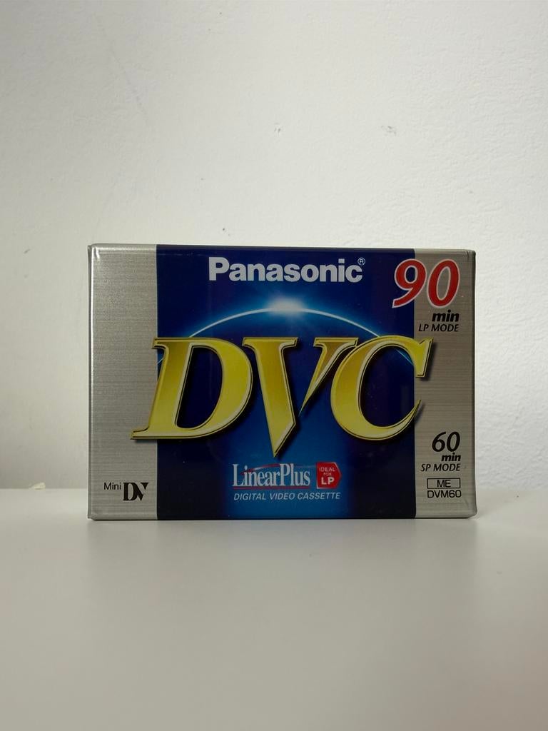 Cassettes vidéo numériques Panasonic DVC 60/90 min, Enlèvement ou Envoi, Avec boîte de rangement, étagère ou coffret, Autres genres