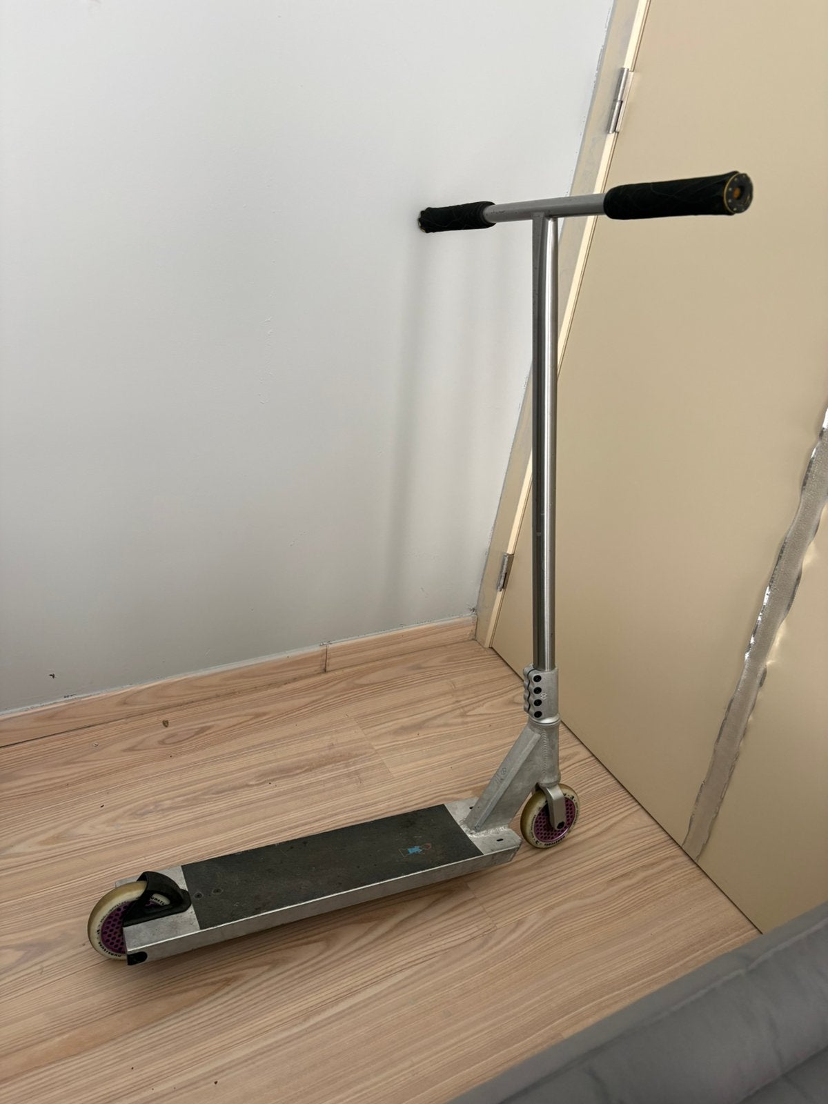 Custum stuntstep, Fietsen en Brommers, Steps, Ophalen, Zo goed als nieuw