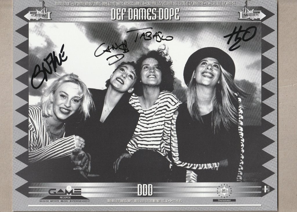 Def Dames Dope - foto met (alle) handtekeningen - 1994, Ophalen of Verzenden, Zo goed als nieuw, Foto of Kaart, Gesigneerd