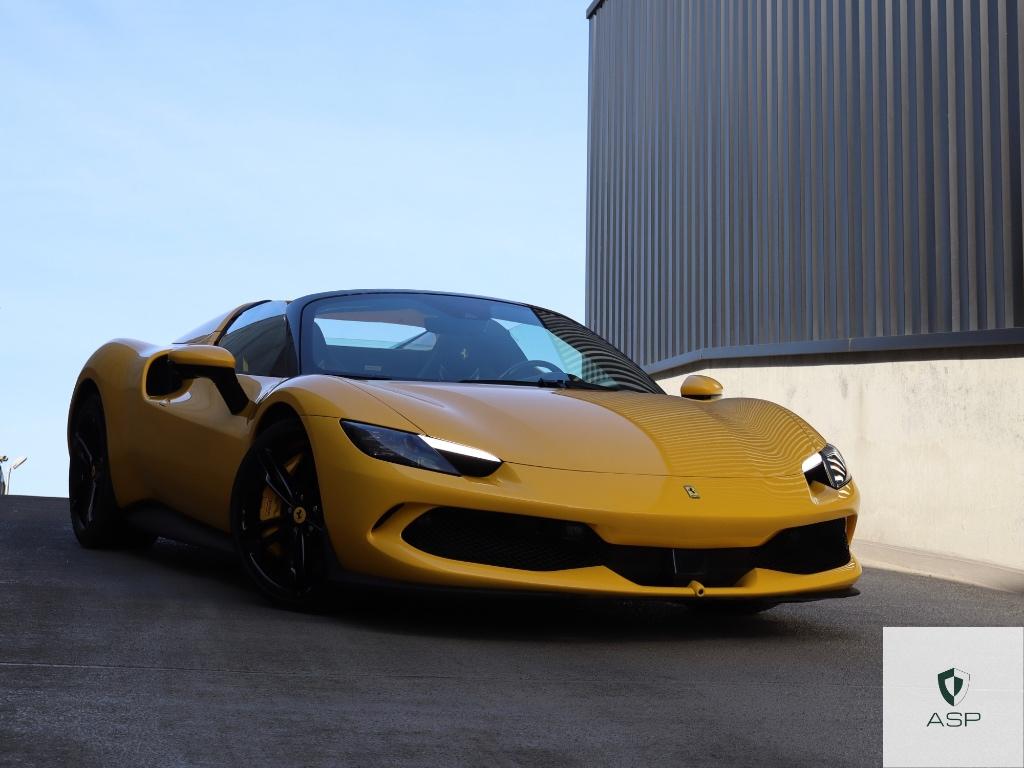 Ferrari 296 GTS | Giallo Modena | Full PPF | 2024, Auto's, Ferrari, Achterwielaandrijving, Overige kleuren, Cabriolet, Alcantara