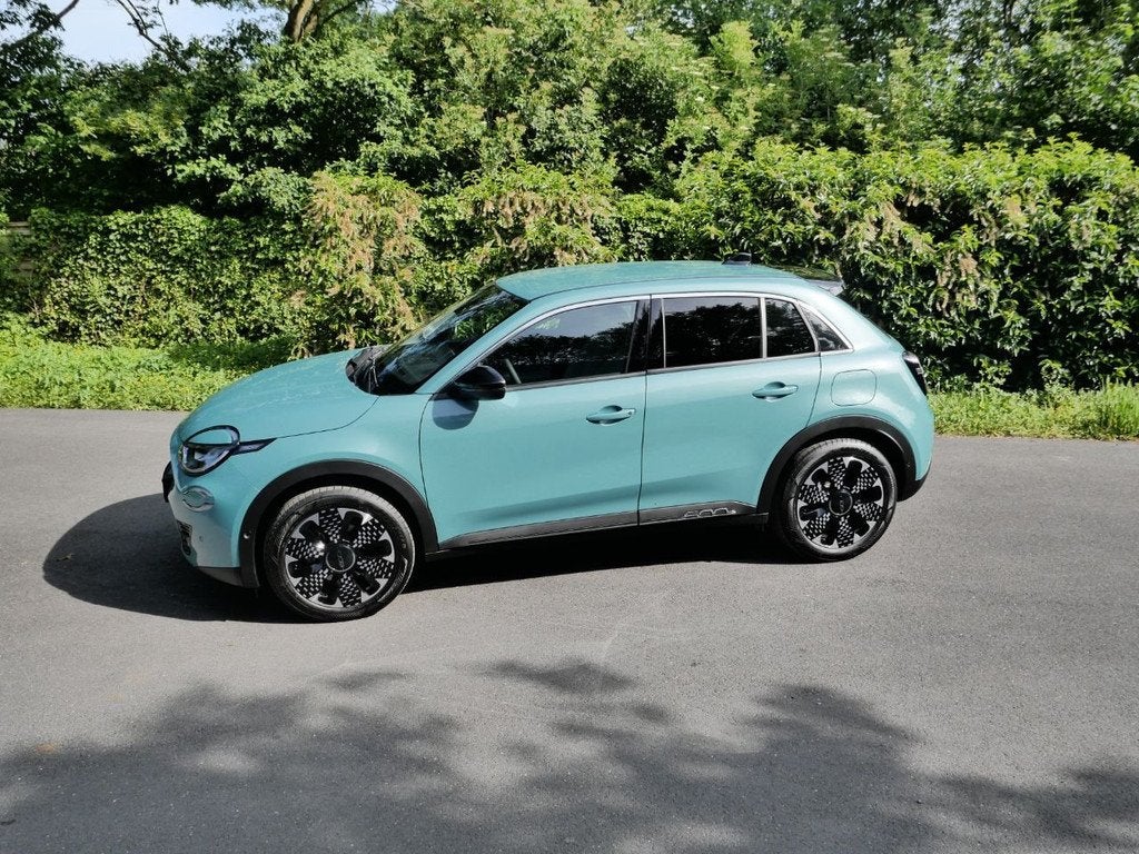 Fiat 600 La Prima, 54kWh, 156 PK, 405 KM autonomie, Cuir, Achat, 4 portes, Carnet d'entretien