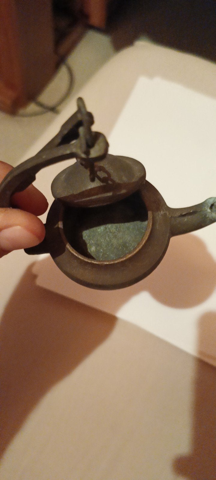 Antiek bronzen/messing hangend olielampje, Antiek en Kunst, Ophalen of Verzenden
