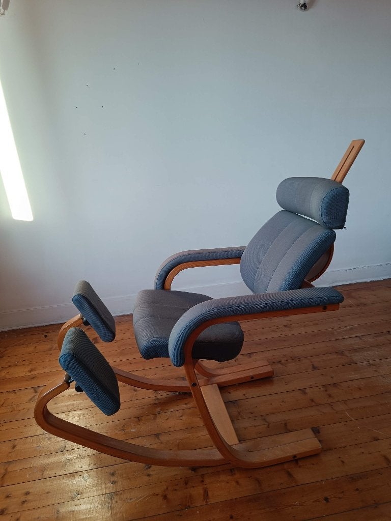 Varier/Stokke Gravity Balans stoel – design Peter Ops, Huis en Inrichting, Stoelen, Ophalen, Hout, Blauw, Zo goed als nieuw