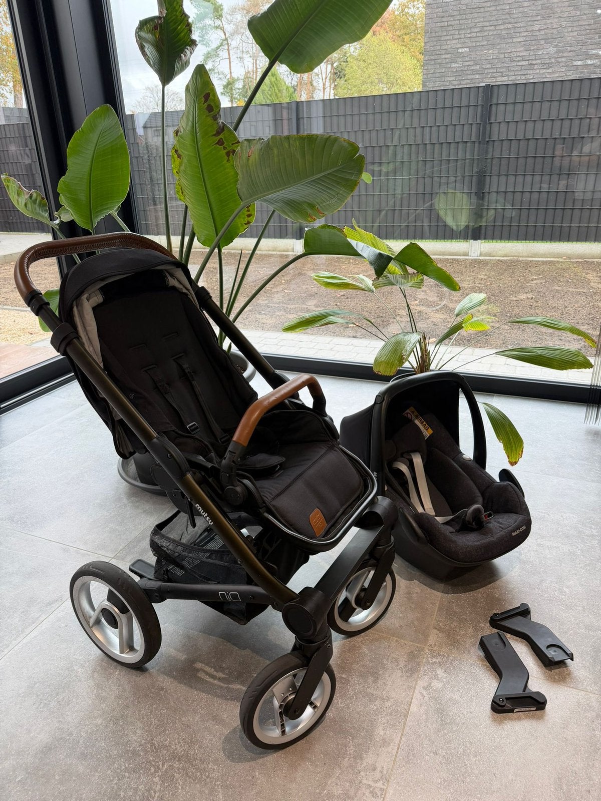 Mutsy nio kinderwagen met maxi cosi, Ophalen, Zo goed als nieuw