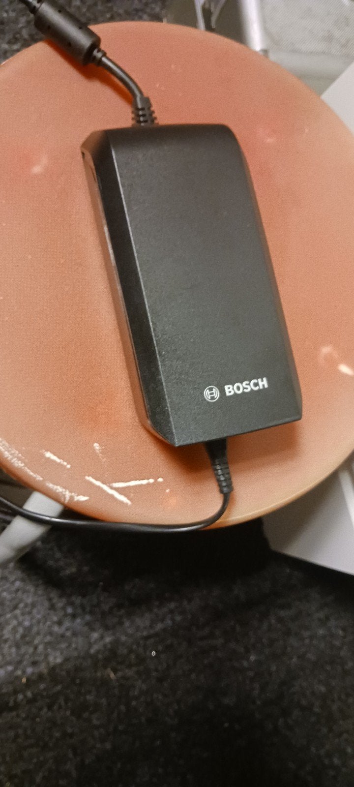 Gevraagd ,bosh fiets lader 4 Amp met 3 pinnen, Fietsen en Brommers, Fietsaccessoires | Fietsaccu's, Ophalen of Verzenden