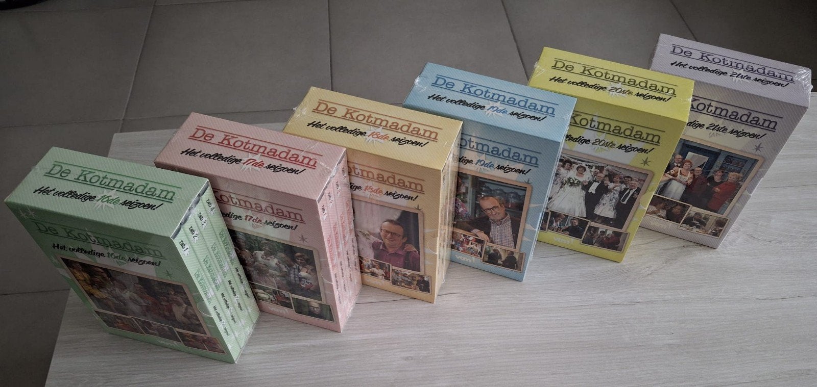 de kotmadam de complete serie, Enlèvement ou Envoi, Série complète