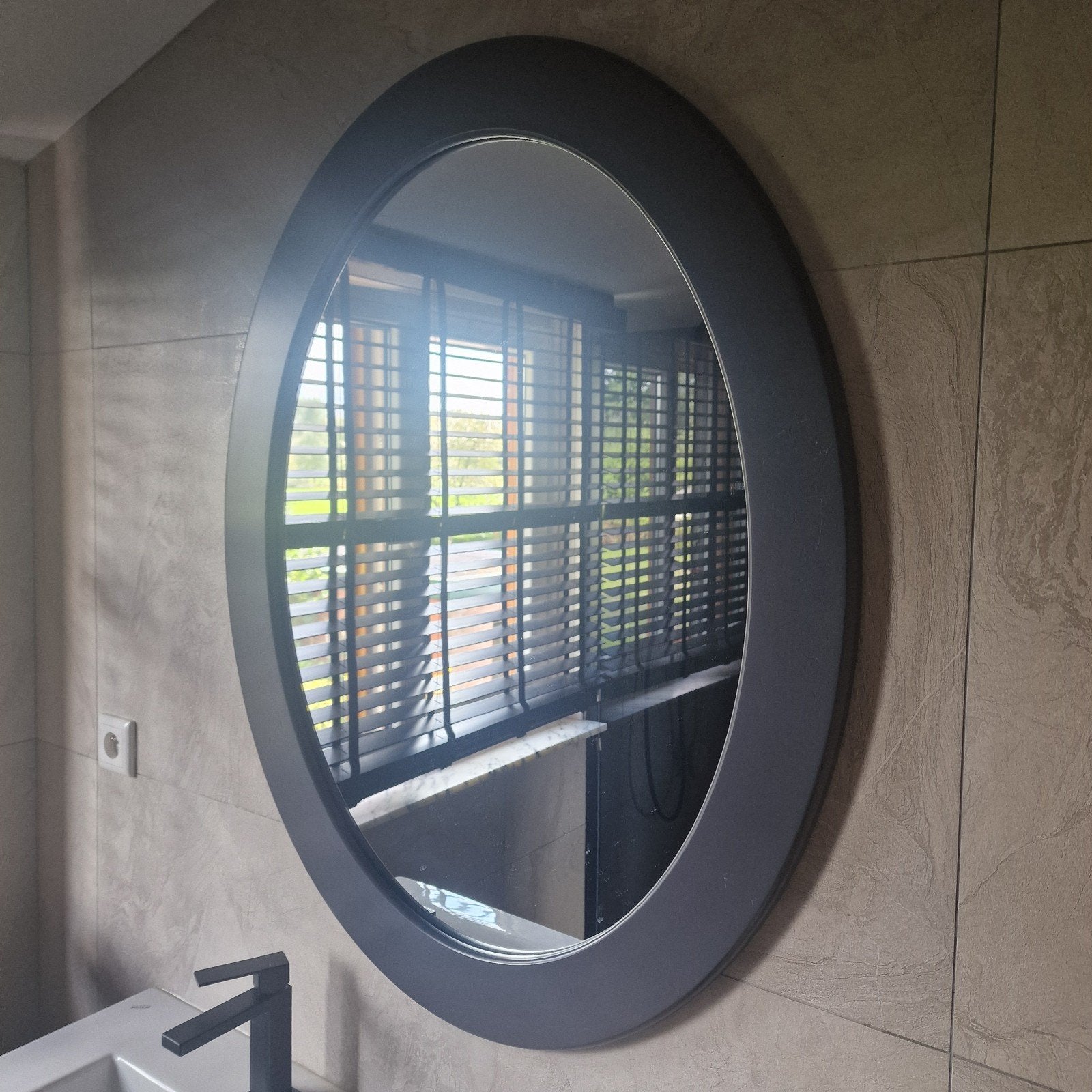 Rovalli ovale spiegel – donker grijs rand, Maison & Meubles, Accessoires pour la Maison | Miroirs, Enlèvement, Neuf, Ovale