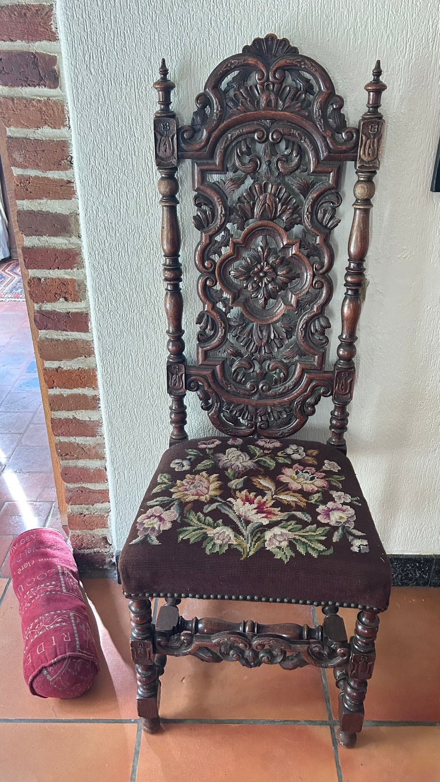 Antieke gesneden houten stoel met geborduurde zitting, Antiek en Kunst, Ophalen