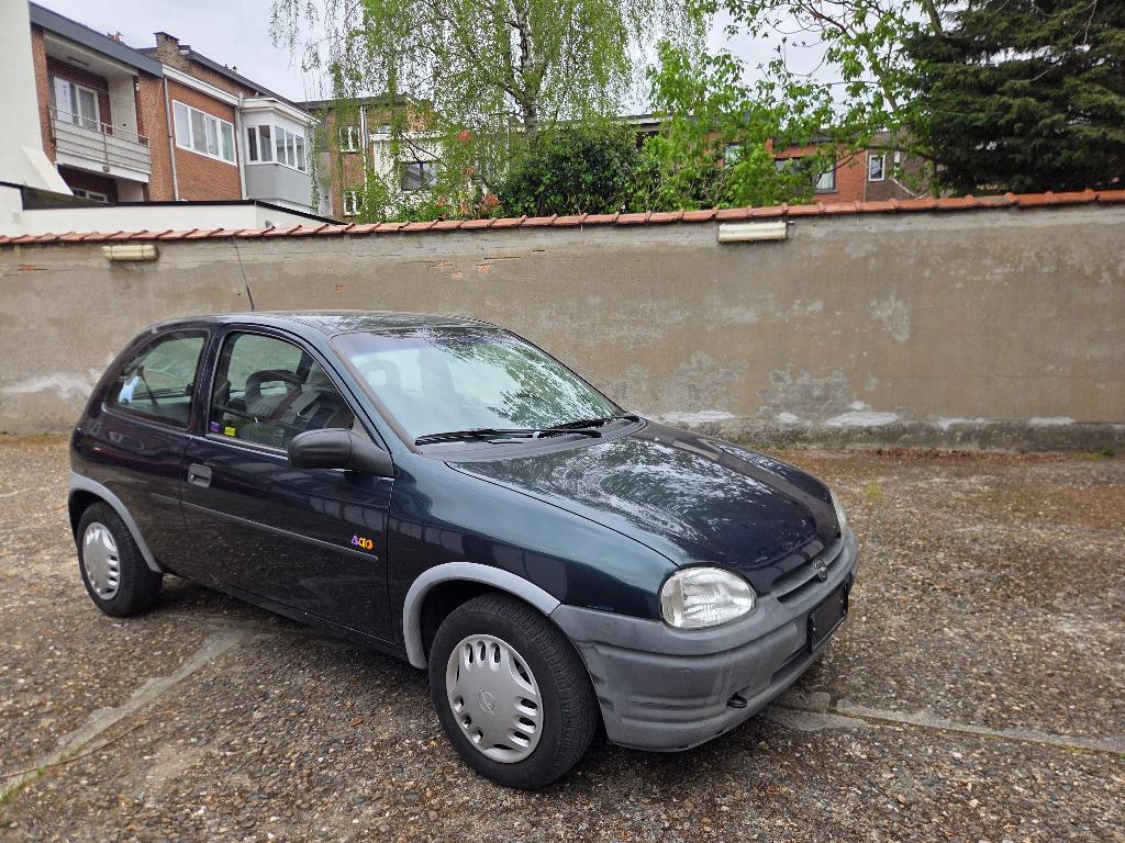 Opel Corsa Oldtimer 28.000 km uniek, Auto's, Voorwielaandrijving, Stof, 4 cilinders, 33 kW