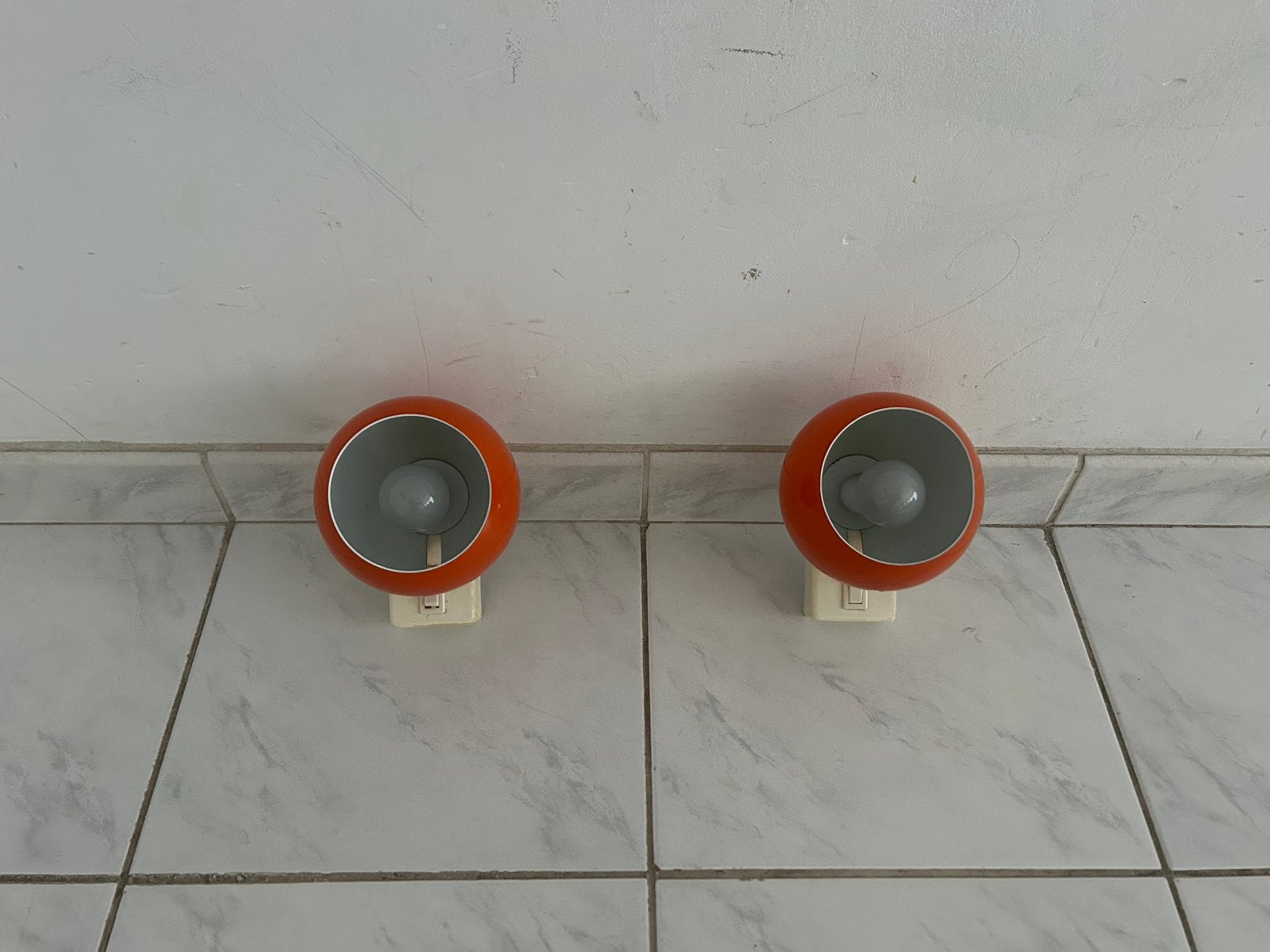 2x vintage eye ball wandlamp Metalarte oranje, Maison & Meubles, Lampes | Appliques, Réglable, Enlèvement ou Envoi, Métal, Applique murale