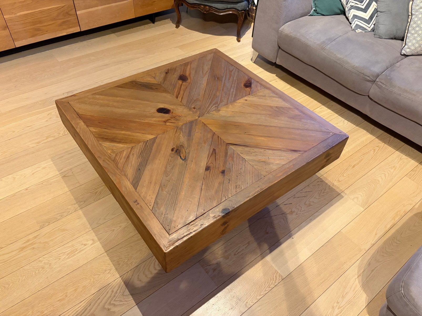 Table basse carrée en bois massif, Maison & Meubles, 100 à 150 cm, Enlèvement, 75 – 100, Carré