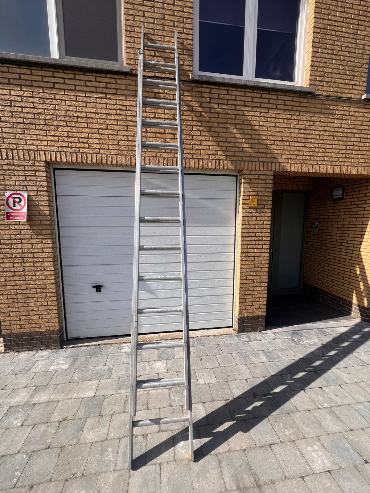 Aluminium ladder te koop 2x 14 treden, Doe-het-zelf en Bouw, Ophalen, Gebruikt, Ladder, Opvouwbaar of Inschuifbaar