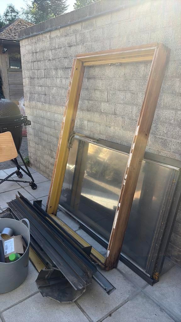 Oude kapotte velux, Doe-het-zelf en Bouw, Raamkozijnen en Schuifdeuren, Ophalen, Zo goed als nieuw