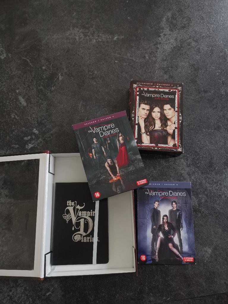 DVD’s 5 seizoenen the Vampire Diaries + doos + notitieboekje, Ophalen, Zo goed als nieuw, Fantasy, Boxset