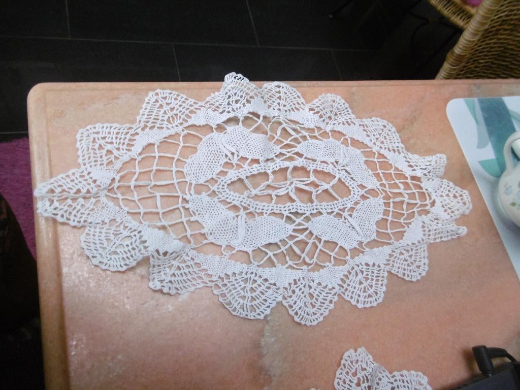 broderie ancienne en dentelle blanche ovale 2 pièces, Enlèvement ou Envoi